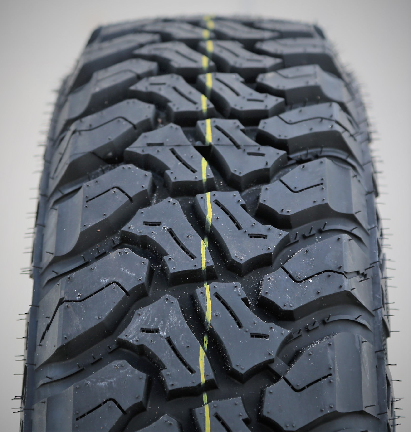 2025 Sæt med 4 Accelera M/T-01 LT 235/75R15 Load C (6-lags) Mud MT-dæk