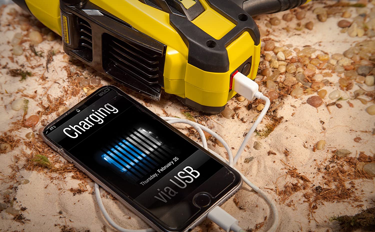 Lampe torche LED ultra-lumineuse Stanley FatMax 2200 lumens avec chargeur USB (2025)