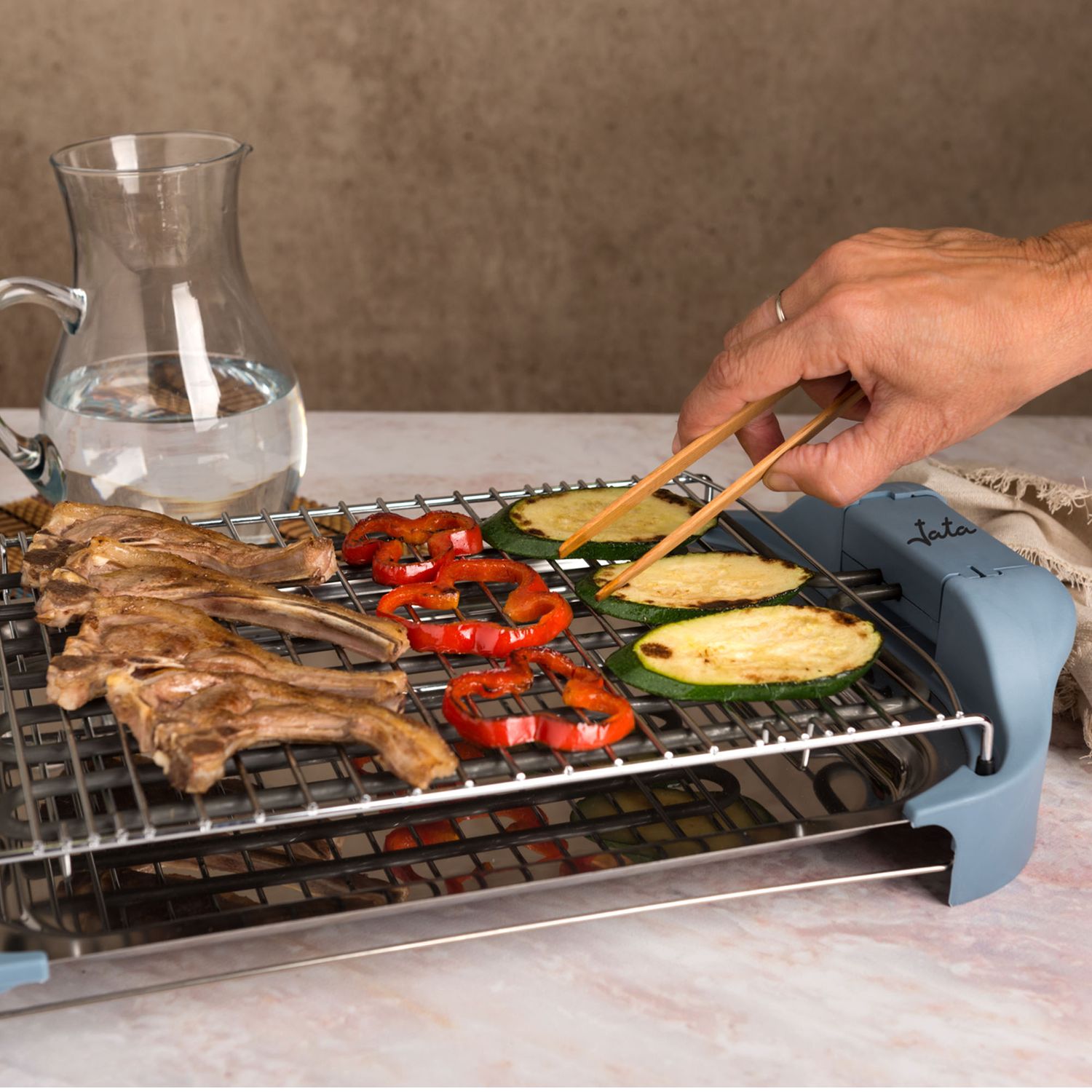 Jata BQ5101AM Elektrogrill. Gesundes Grillen ohne Rauch und Gerüche. Grill mit 2 Ebenen. Hergestellt in Spanien.