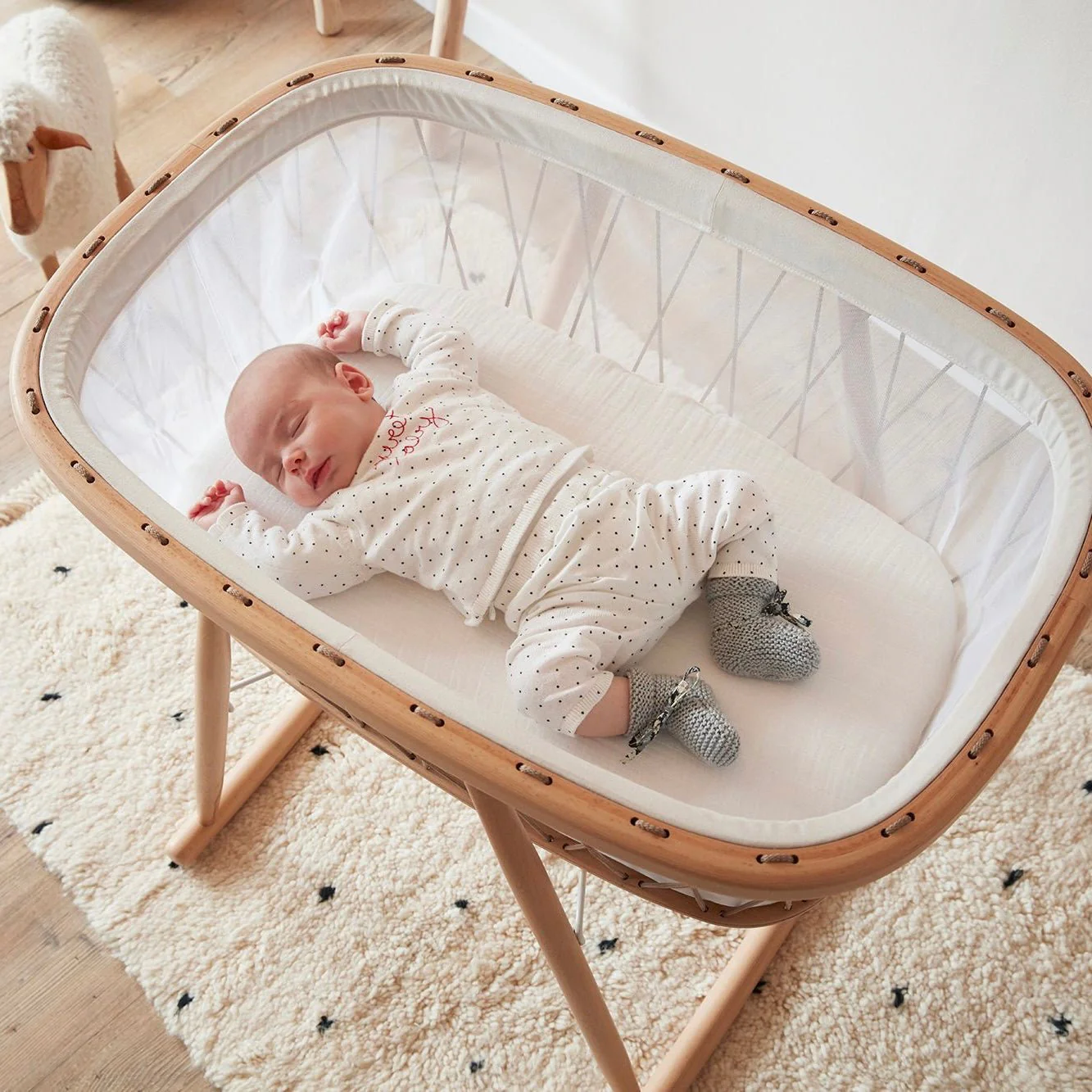 Das KUMI-Kinderbett 2025 von Charlie Crane ist innovativ, transparent und rund.