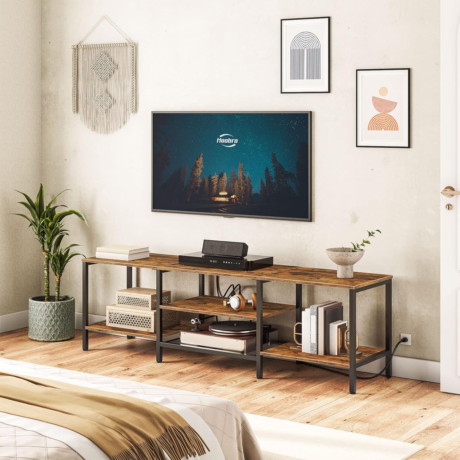 TV-Ständer mit integrierten Steckdosen für Fernseher bis zu 75 Zoll, Konsolentisch mit offenen Regalen, Entertainment-Center im Industrial-Stil für Wohn- oder Schlafzimmer, Rustikales Braun und Schwarz BF60DS01