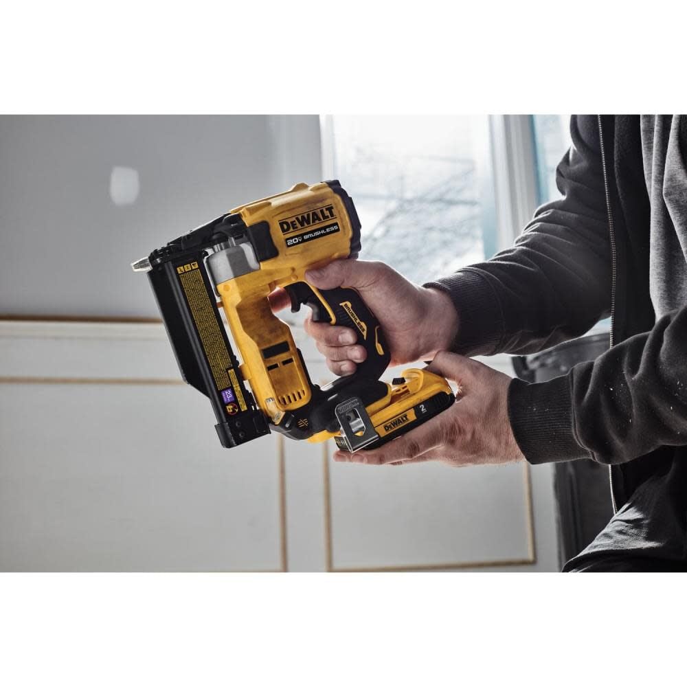 ATOMIC Compact Series 20V MAX Akku-Nagler-Set 23 Ga. DCN623D1 – DEWALT