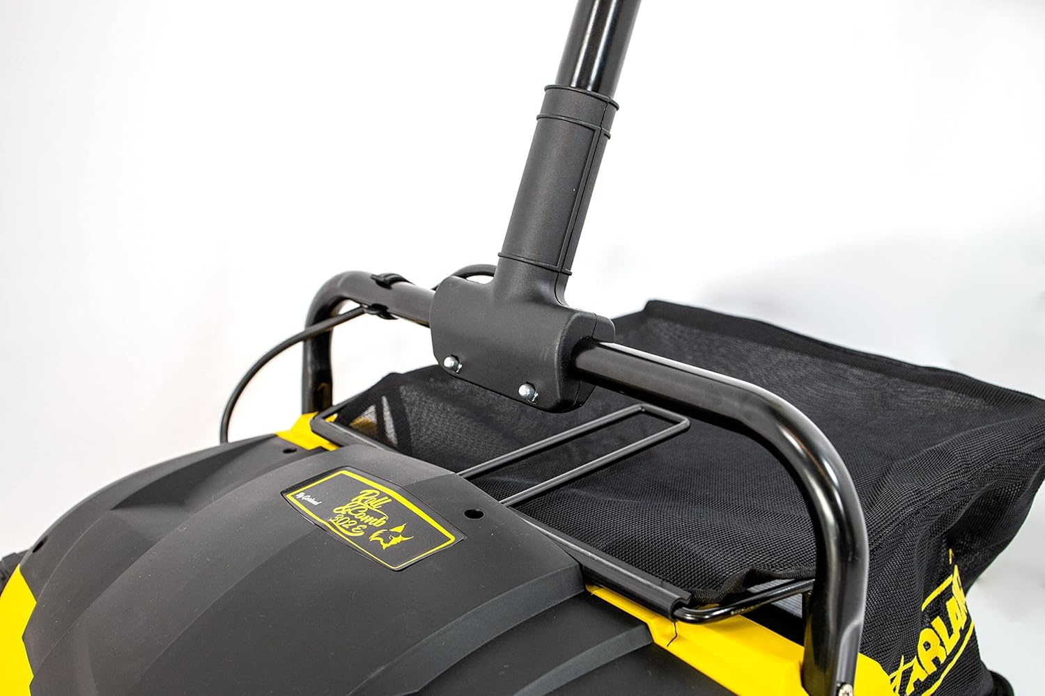 Garland Roll&Comb 502E-V19 - Elektrisk kunstgræsfejer/kammaskine med stikkontakt - 1.600 W effekt, 15,6 kg vægt, 40 cm arbejdsbredde med justerbar højde. 40 L opsamlingspose. Velegnet til overflader op til 350 m².