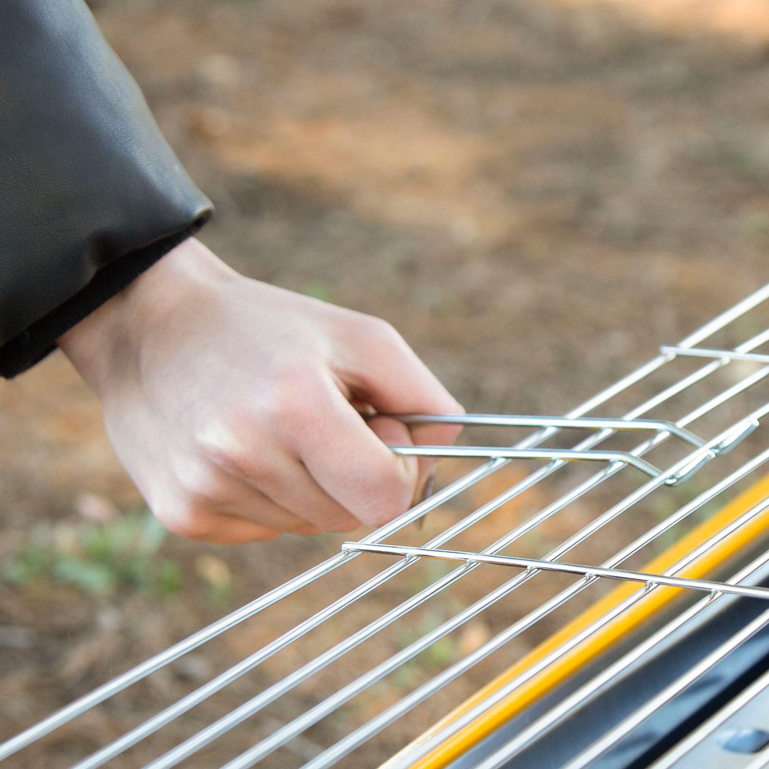 Klappbarer Holzkohlegrill 89x22x32 cm, emaillierter Stahl mit klappbaren Seitenablagen und Edelstahlgrill - Aktive