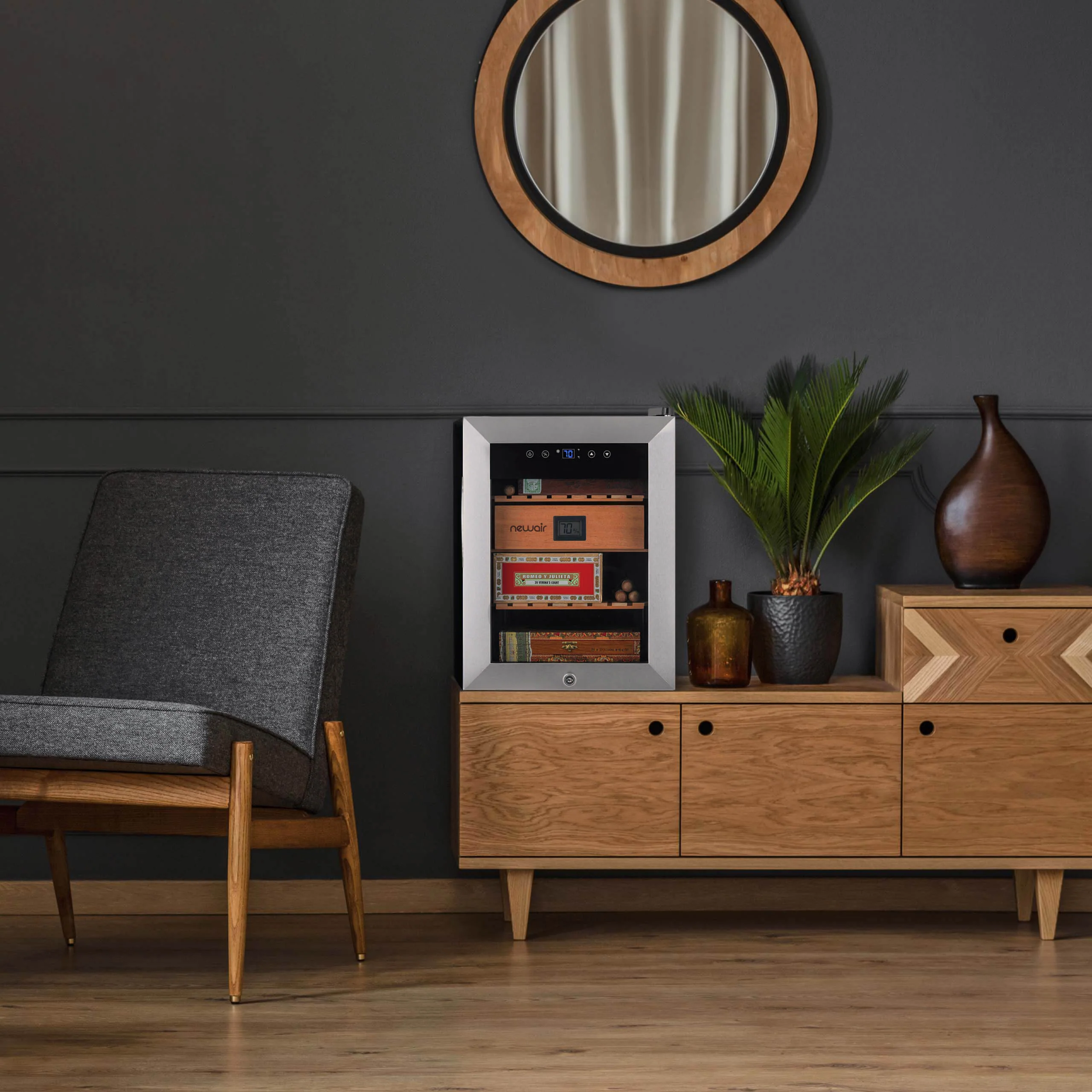 Cave à cigares électrique Newair® 2025. Capacité : 250 cigares.