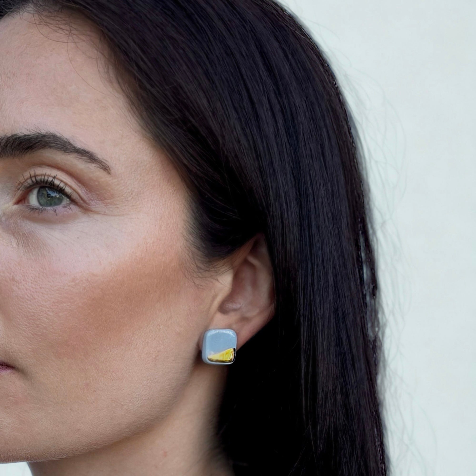 Nilo | Handcrafted light blue and gold ceramic earrings