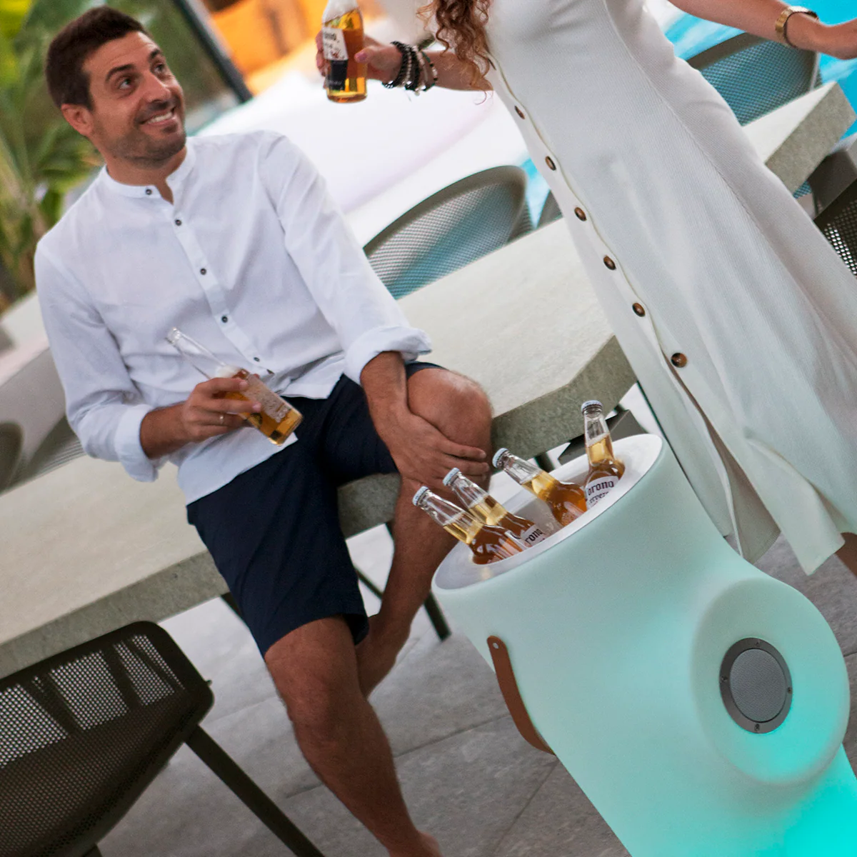 Beleuchtetes Weinregal aus Holz, mit oder ohne Lautsprecher