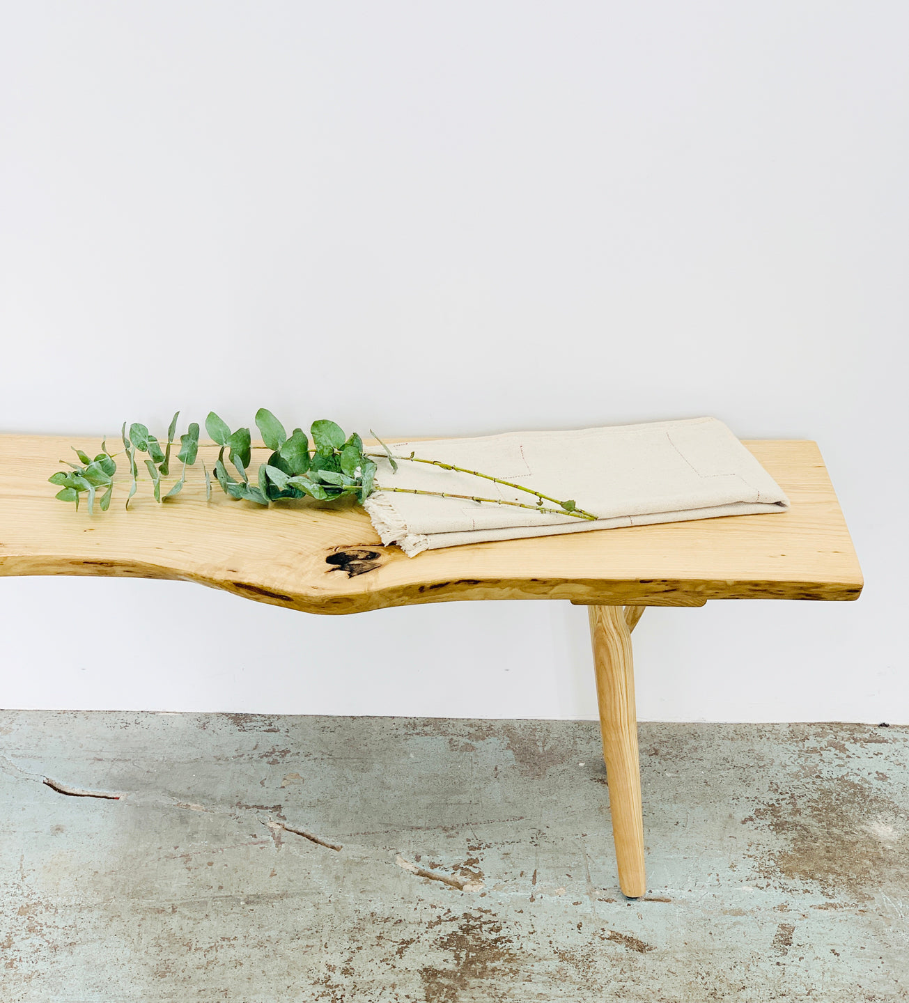 Banco Mars Live Edge - Fresno blanco