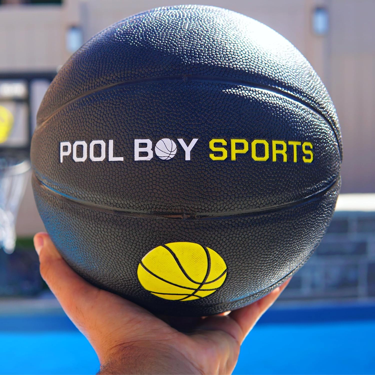Panier de basket-ball tout-en-un pour piscine – Comprend un ballon composite, une pompe à air et des outils – Ensemble robuste noir mat – Panier de basket-ball réglable pour piscine – Pour enfants, adolescents et adultes