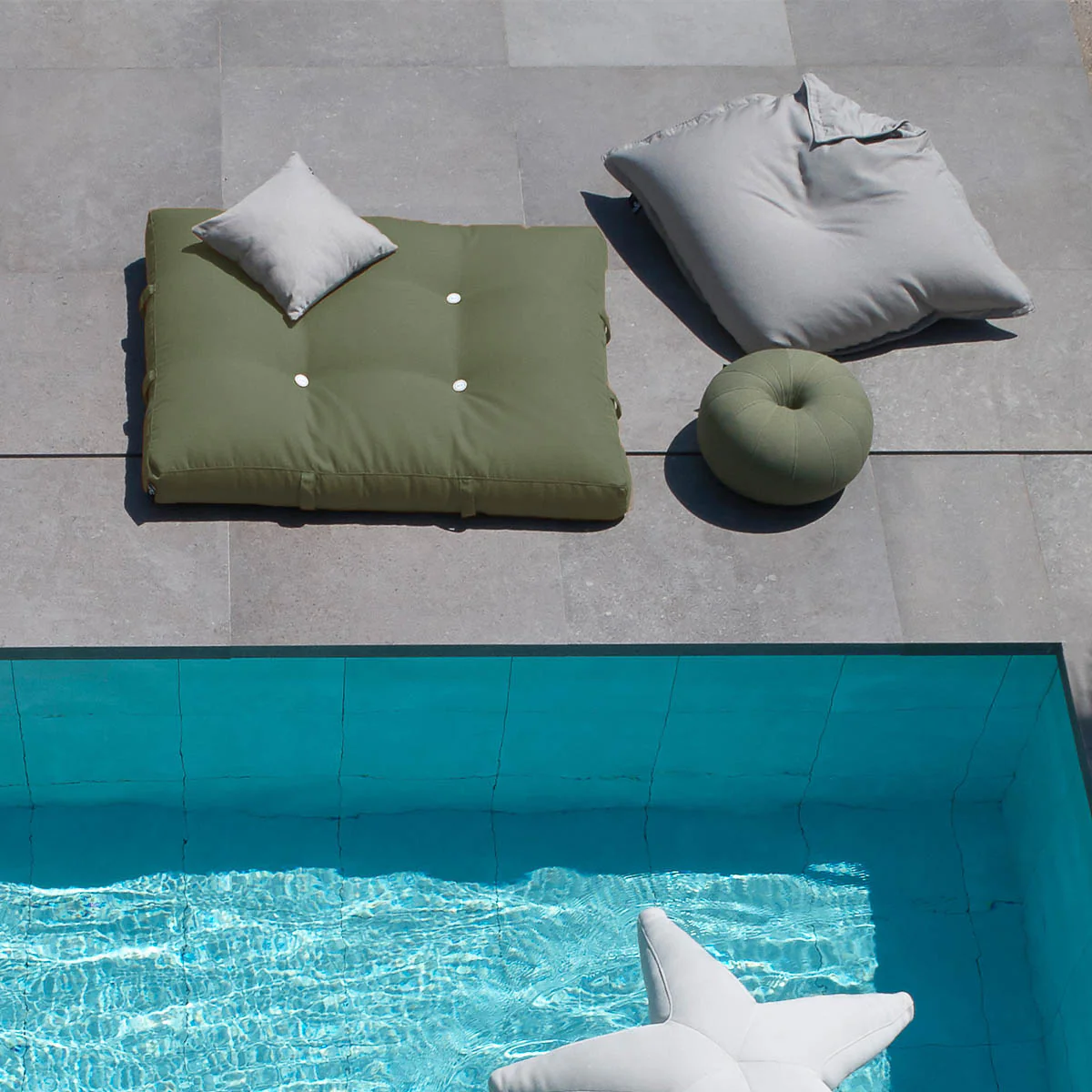 Bali schwimmender Liegestuhl