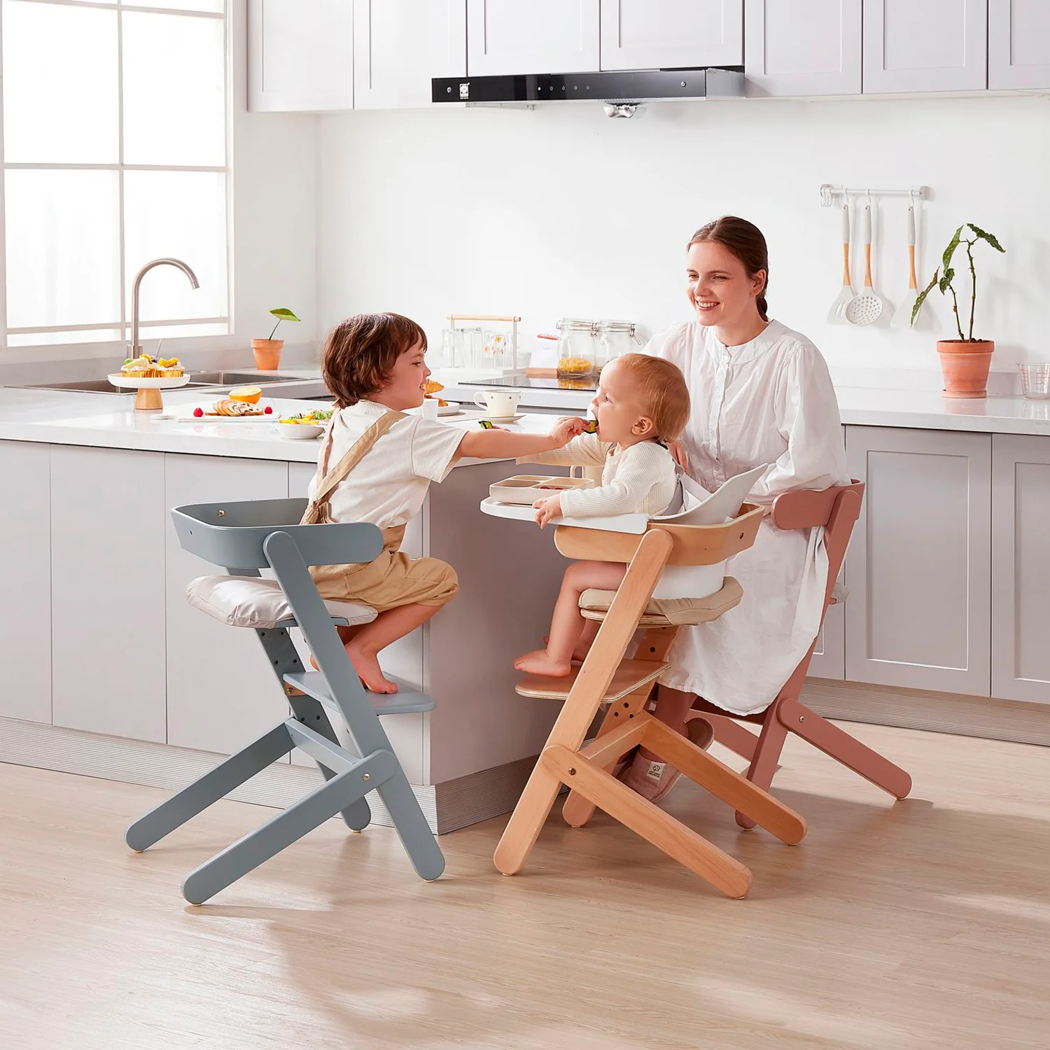 2025 Aurora lyseblå babyhøjstol