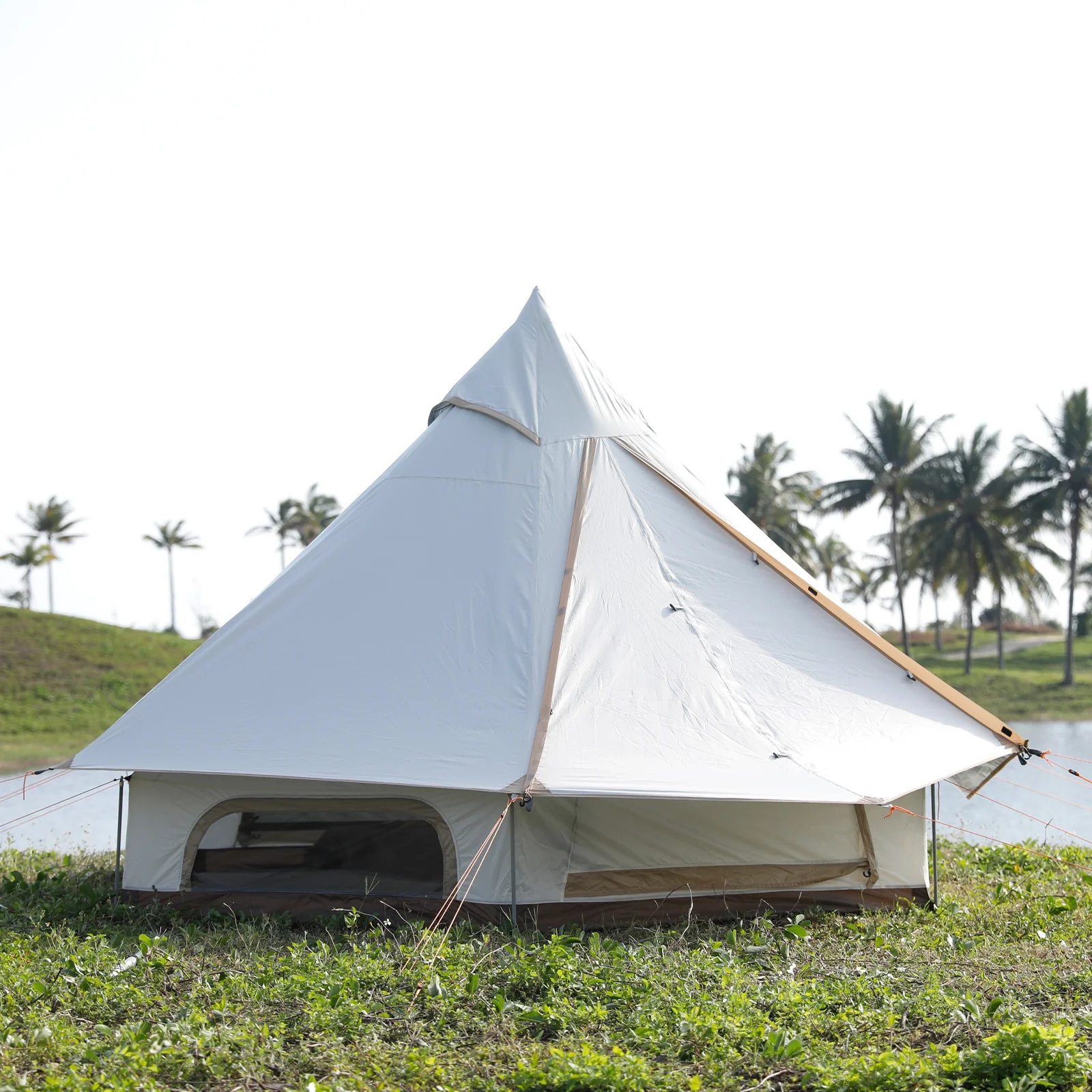 2025 KingCamp Dschingis 320 Light – 2-personers tipitelt med en diameter på 3,2 m. 3000 mm vandsøjle og modulære solskærme til glamping og festivaler
