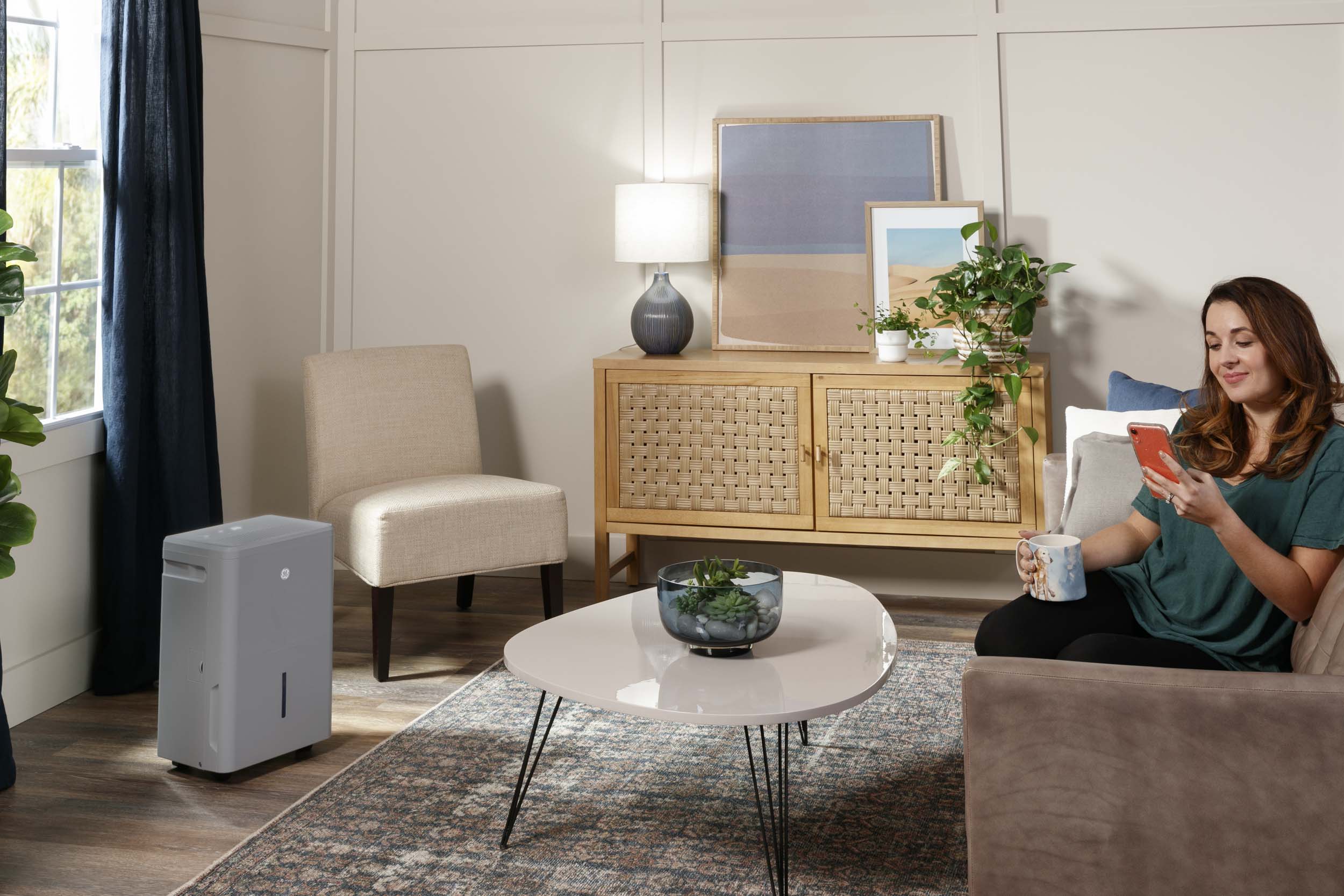 2025 GE Appliances ADYR50LC – Energy Star®-certificeret bærbar affugter med Smart Dry til fugtige rum