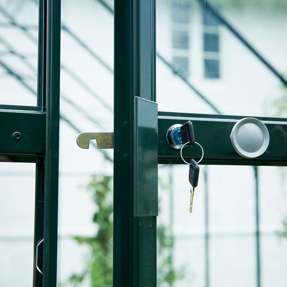 Halls 8,3 m² Gartengewächshaus aus Aluminium und 6 mm Polycarbonat + Sockel - 70917 + So1651