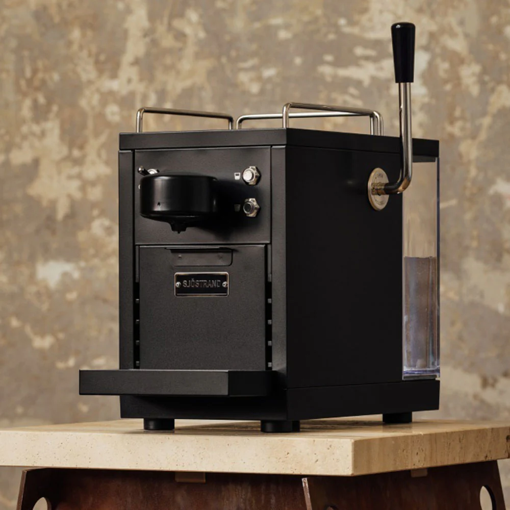 2025 Sjöstrand Professionel Kapselmaskine i Sort