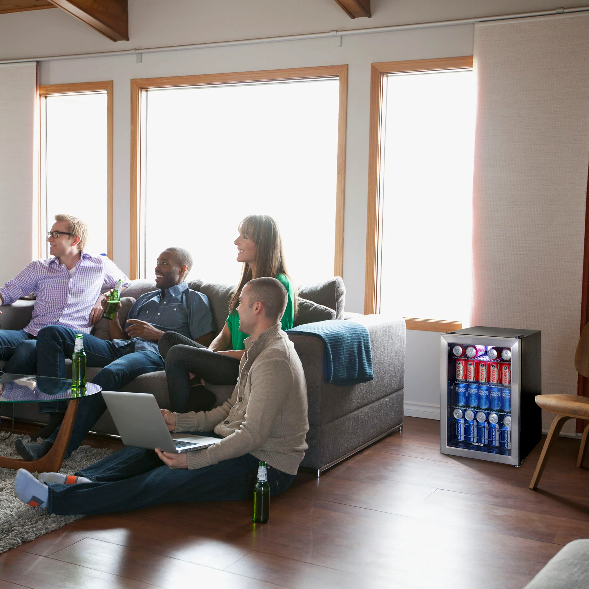 2025 Newair® Freistehender Getränkekühlschrank aus Edelstahl – 90 Dosen – 17