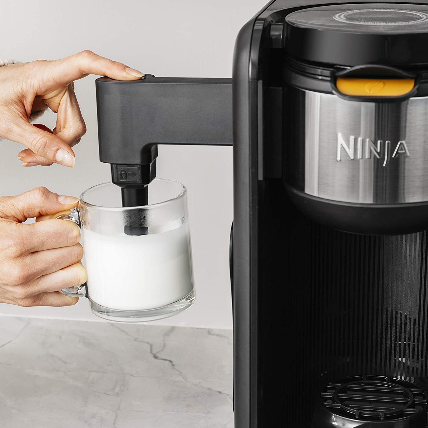 Ninja Heiß- und Kaltbrühsystem, Kaffee- und Teemaschine mit Auto-iQ und Glaskaraffe