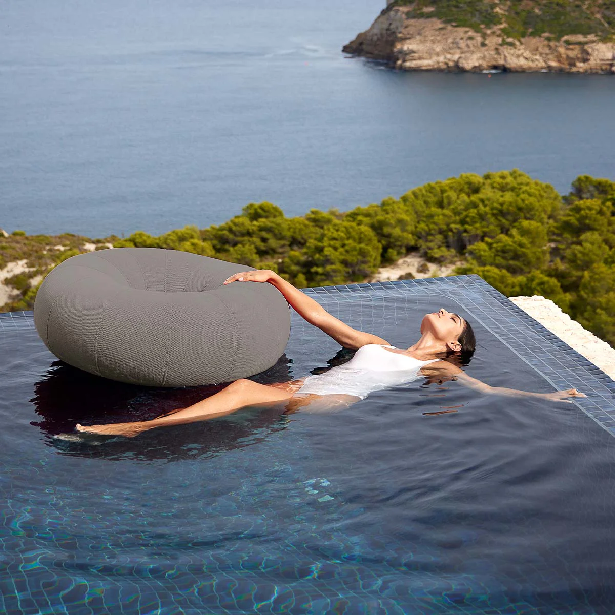 Don Out Floating Table