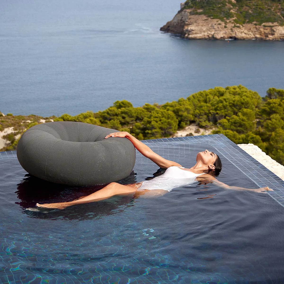 Don Out Floating Table