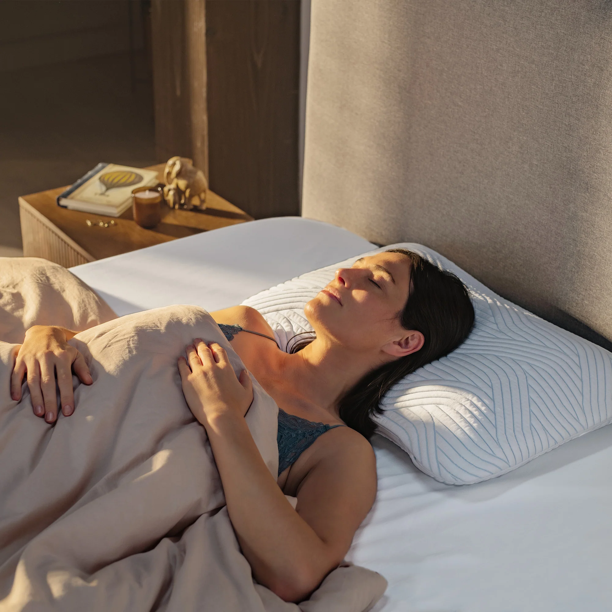 TEMPUR Arch Pillow 2025 – Ergonomisches Schlafkissen mit SmartCool-Technologie – Erhältlich in den Größen S und M – Extraweicher TEMPUR-Schaum für Rücken- und Seitenschläfer