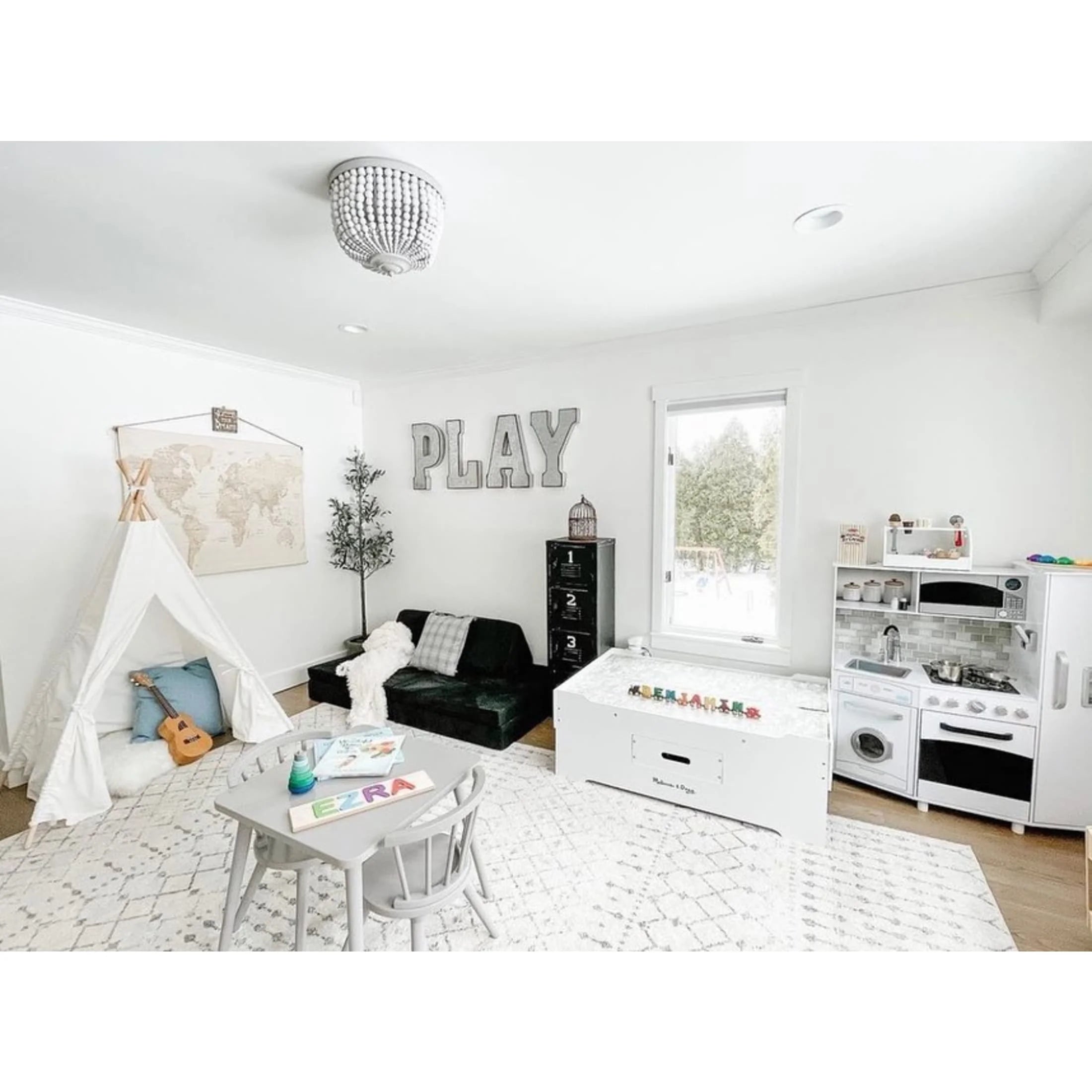 KidKraft Große Spielküche aus Holz mit Licht & Sound, Eiswürfelbereiter, Spieltelefon – Weiß