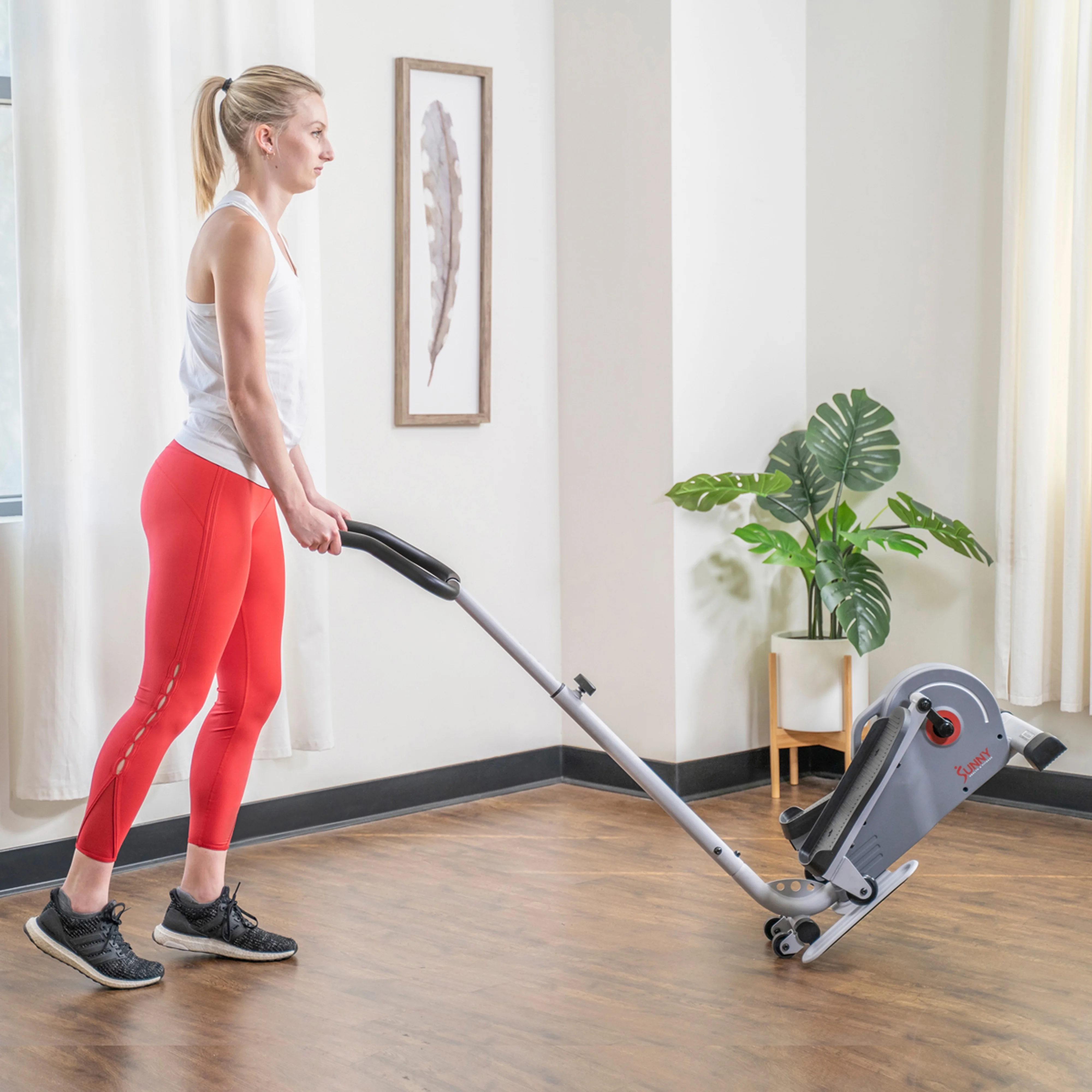 Sunny Health & Fitness Kompakt magnetisk elliptisk træner med styr – Bærbar stepmaskine til hjemmetræning. Model SF-E3988.