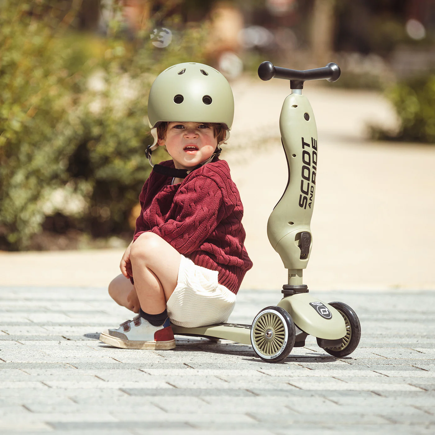 2025 Scoot and Ride 2-i-1 Pedalfri Cykel og Scooter – Highwaykick 1 – Oliven