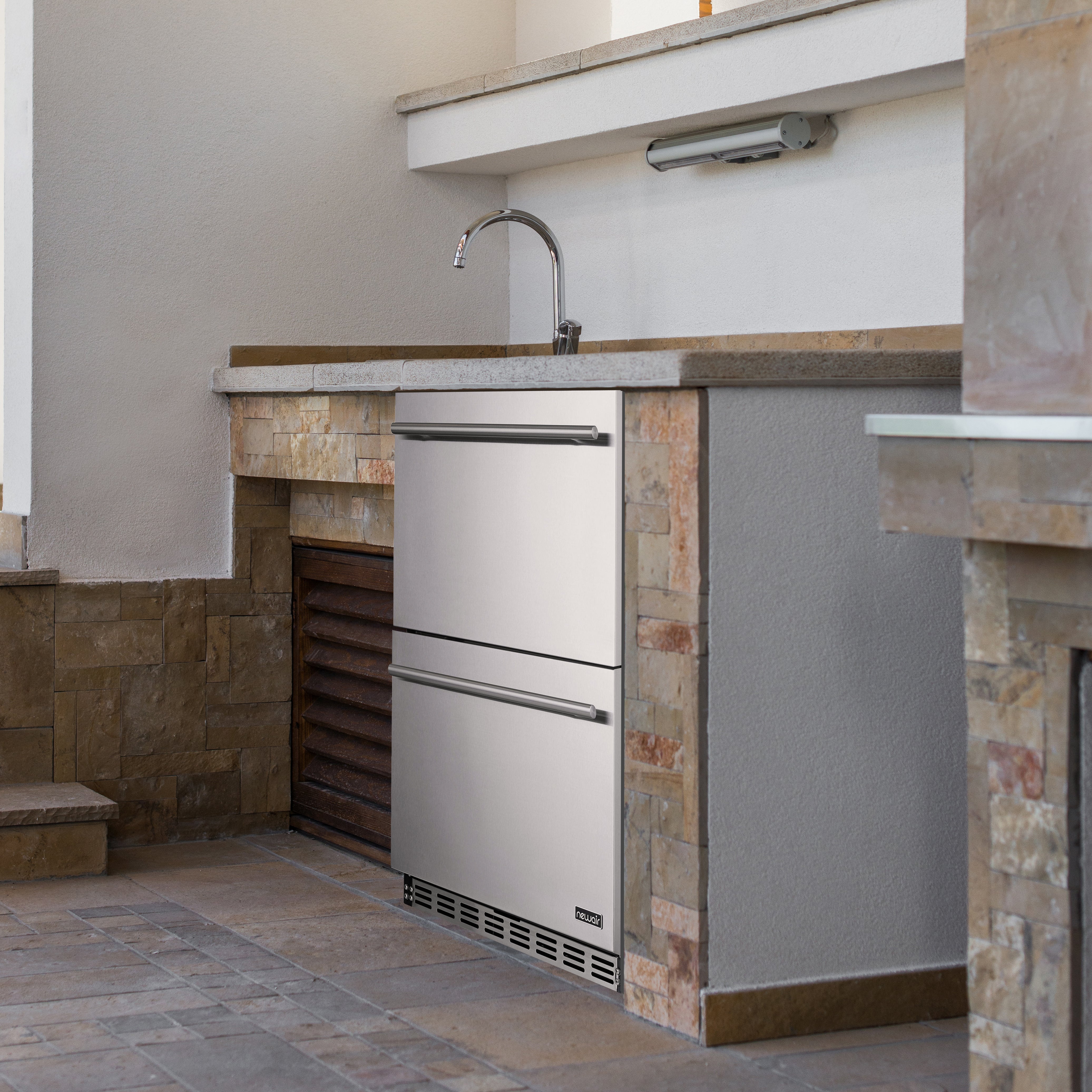 2025 Newair® Indbygget indendørs/udendørs drikkevarekøleskab - 80 dåser, 20 flasker - 24