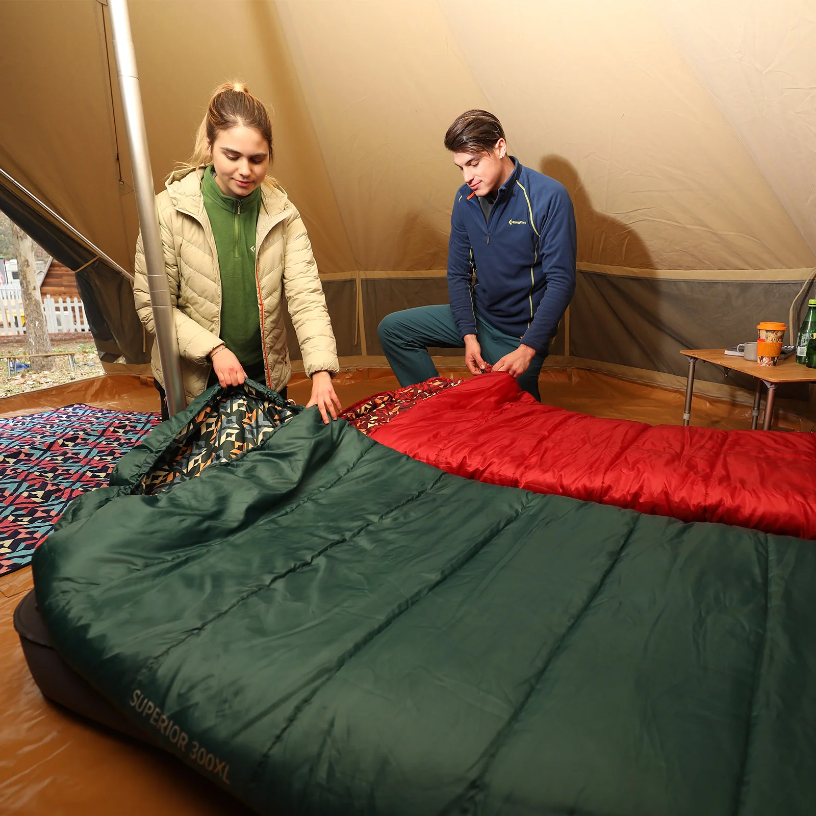 KingCamp Khan 500 (Modelljahr 2025) – Geräumiges 8-Personen-Tipi-Zelt aus technischem Baumwollmischgewebe. Flexible Belüftung und schneller Aufbau.