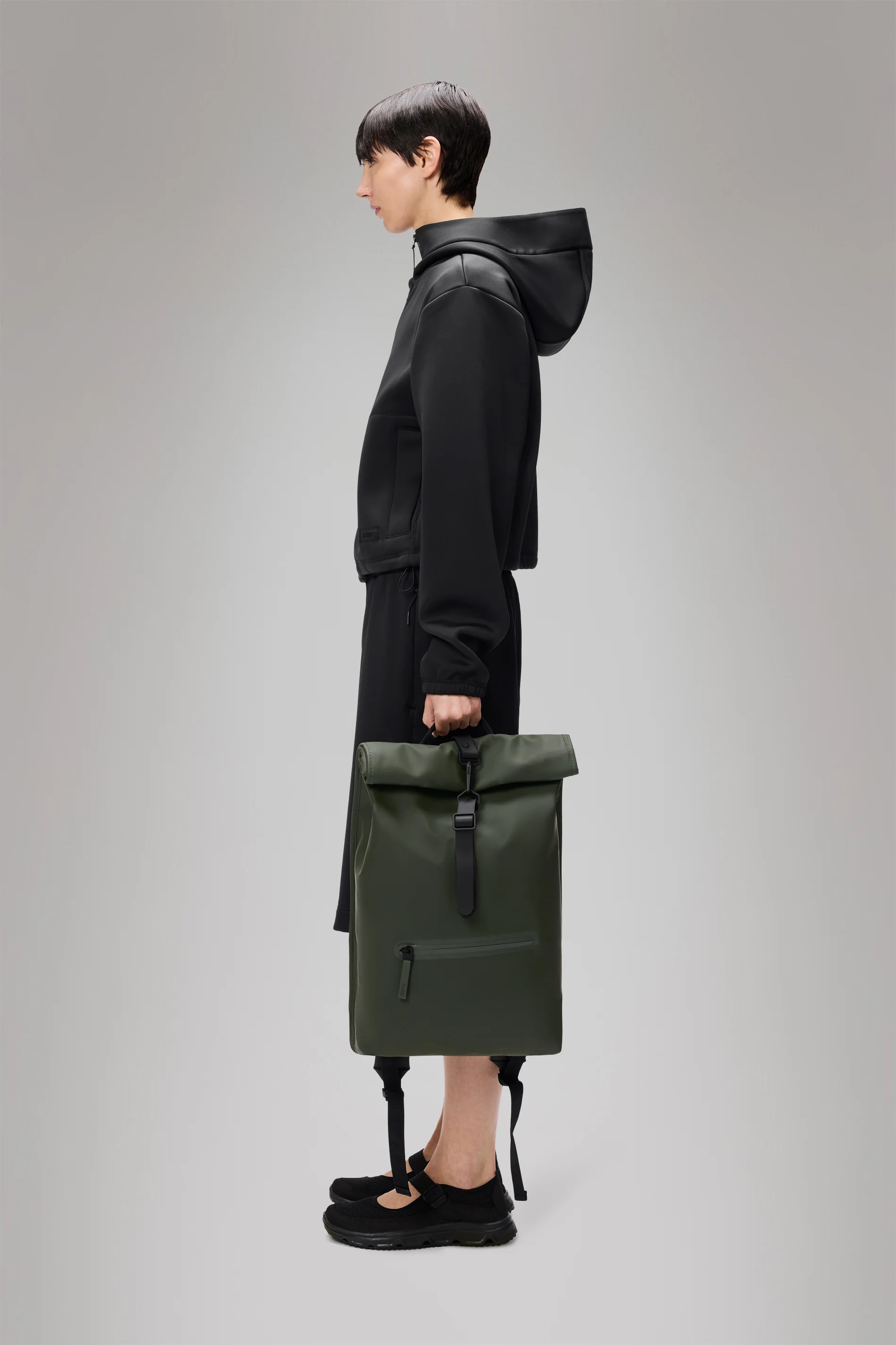 2025 Rolltop-rygsæk – Vandtæt urban rygsæk med roll-top-lukning. Siderum til laptop og sikker brystrem