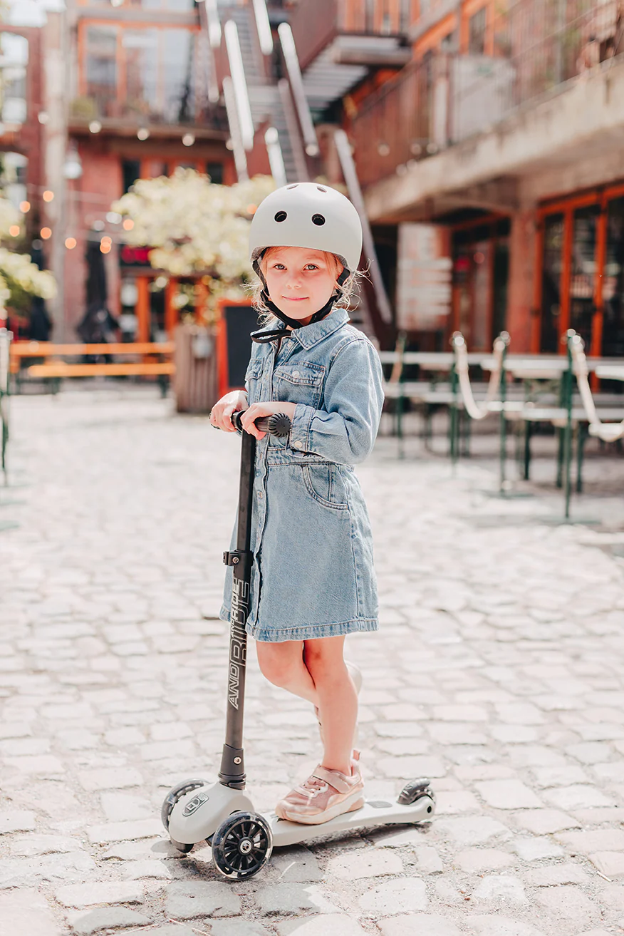 Trottinette Scoot & Ride Highwaykick 3 LED pour enfants (modèle 2025). Pliable. Roues lumineuses. De 3 à 6 ans.