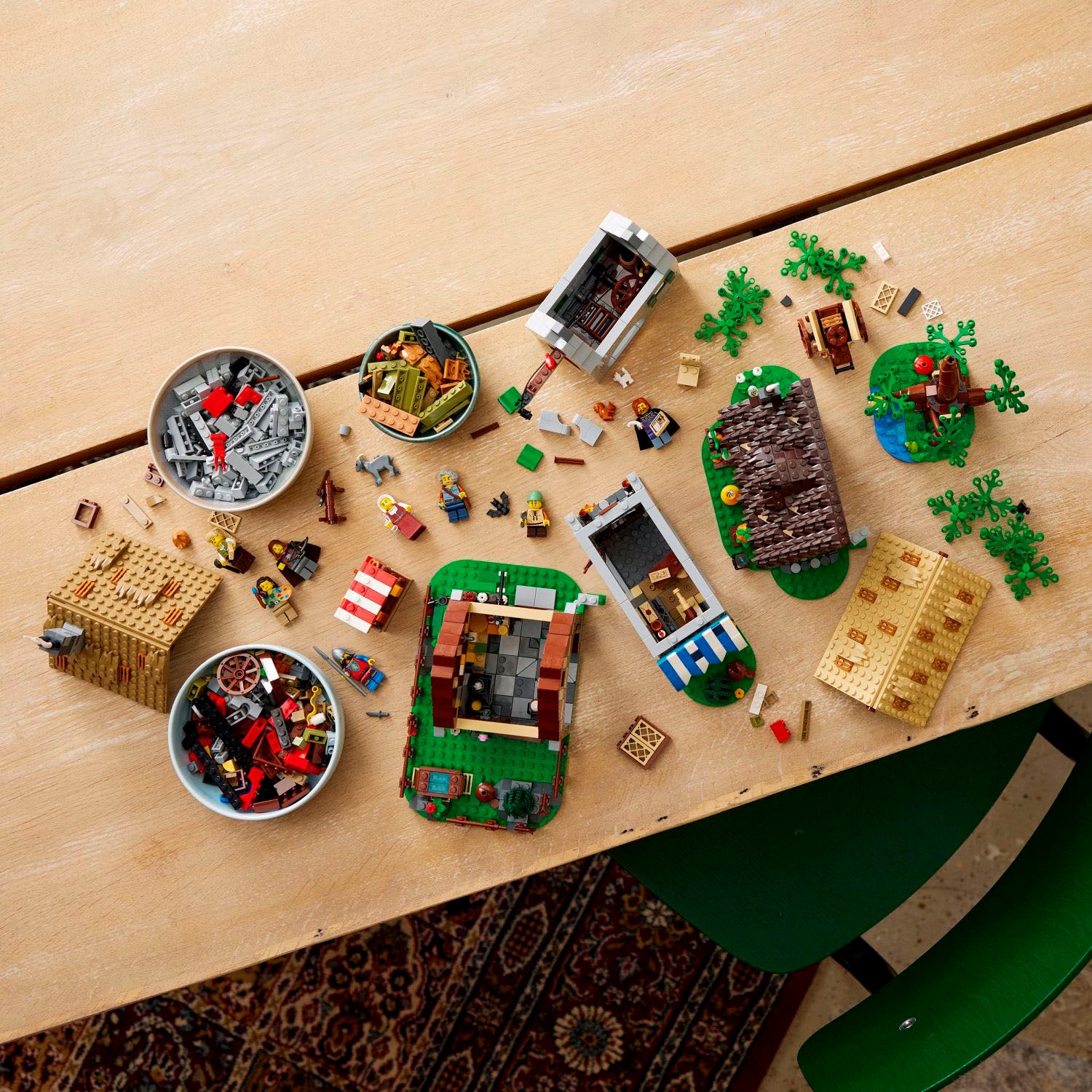 LEGO – Icons Mittelalterlicher Platz und Burg zum Bauen und Ausstellen 10332