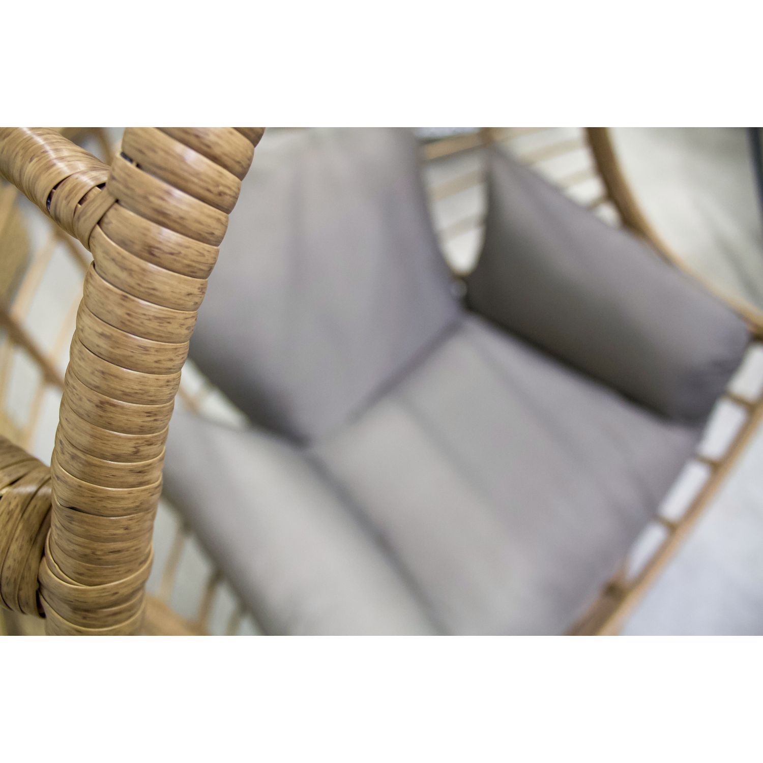 Braune geflochtene Gartenschaukel aus Kunstharz