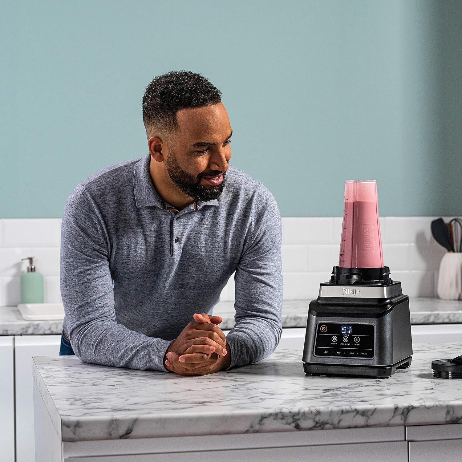 Ninja BN750EU 2-in-1-Standmixer – 1200 W, 3 Automatikprogramme, 4 manuelle Einstellungen, Auto-iQ-Technologie, 2,1-Liter-Behälter und 700-ml-Messbecher, spülmaschinenfeste Teile – Schwarz/Silber