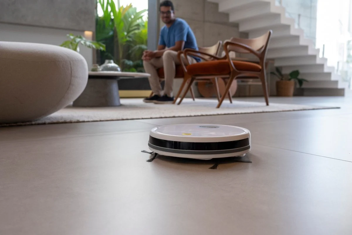Aspirateur robot RCV 1 2025 – Nettoyage intelligent et efficace des sols durs