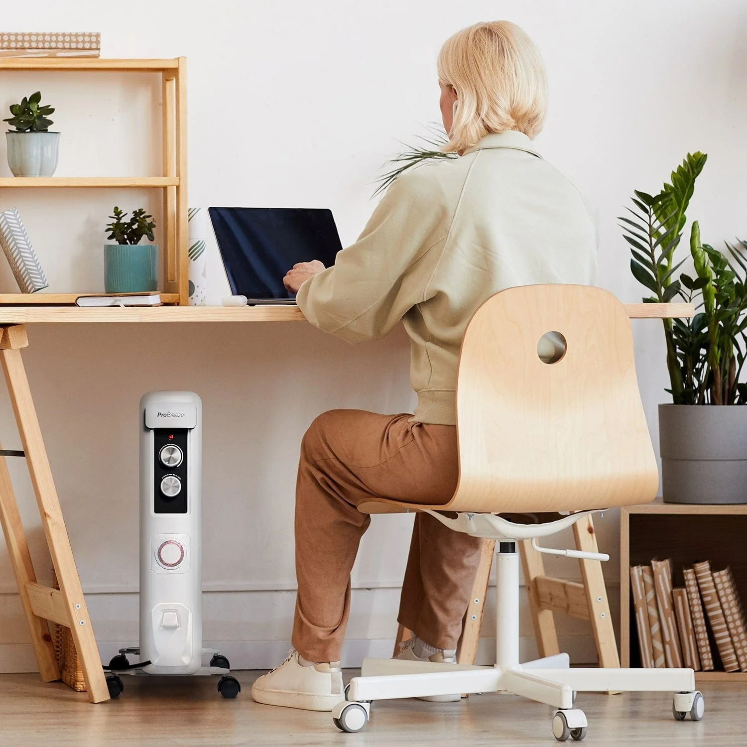 2025 Oliefyldt radiator 2500W. 11 finner. Med termostatstyring - Hvid