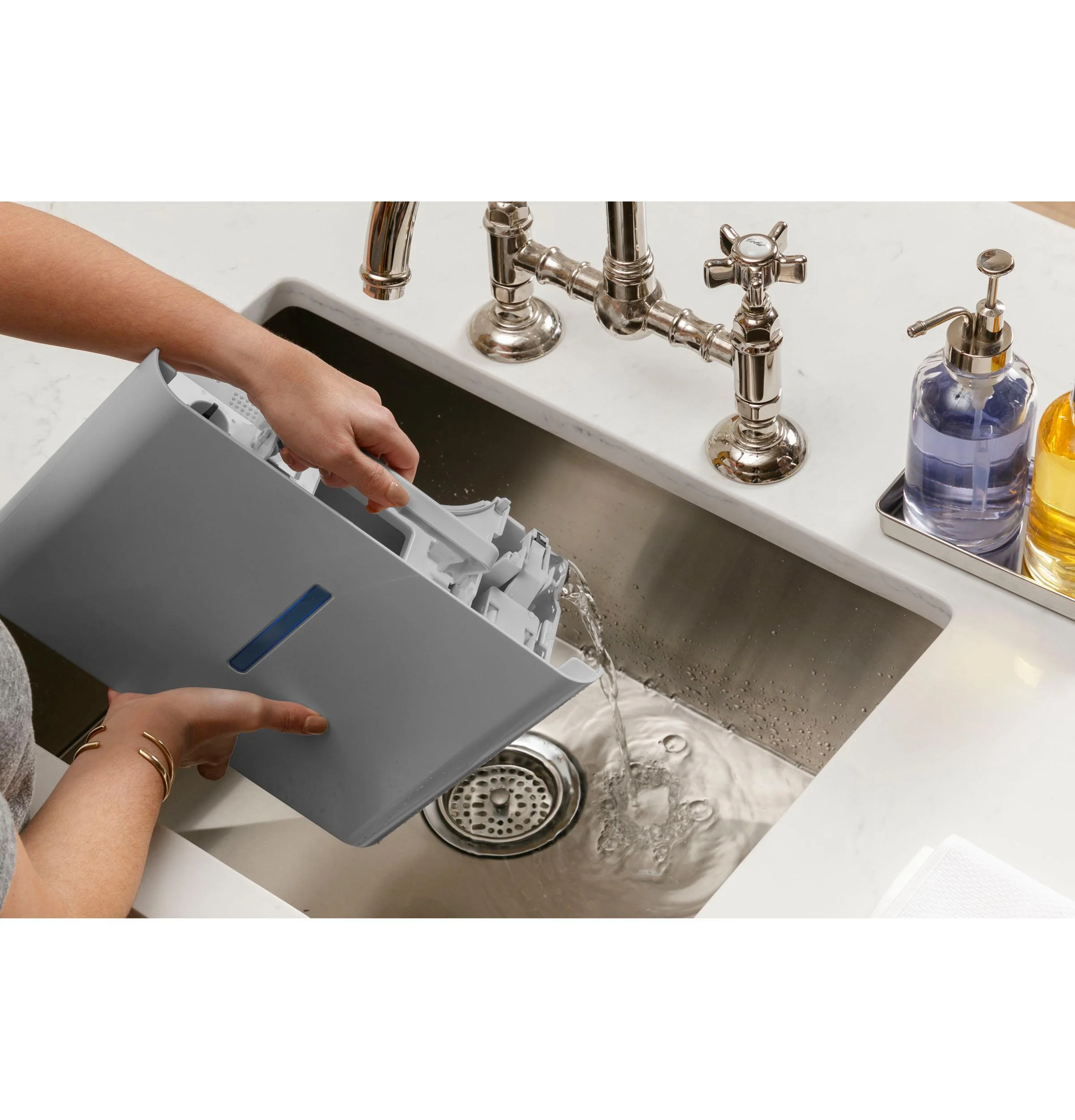 2025 GE Appliances APHR50LB – Bærbar affugter med indbygget pumpe og Smart Dry. Energy Star®-certificeret.