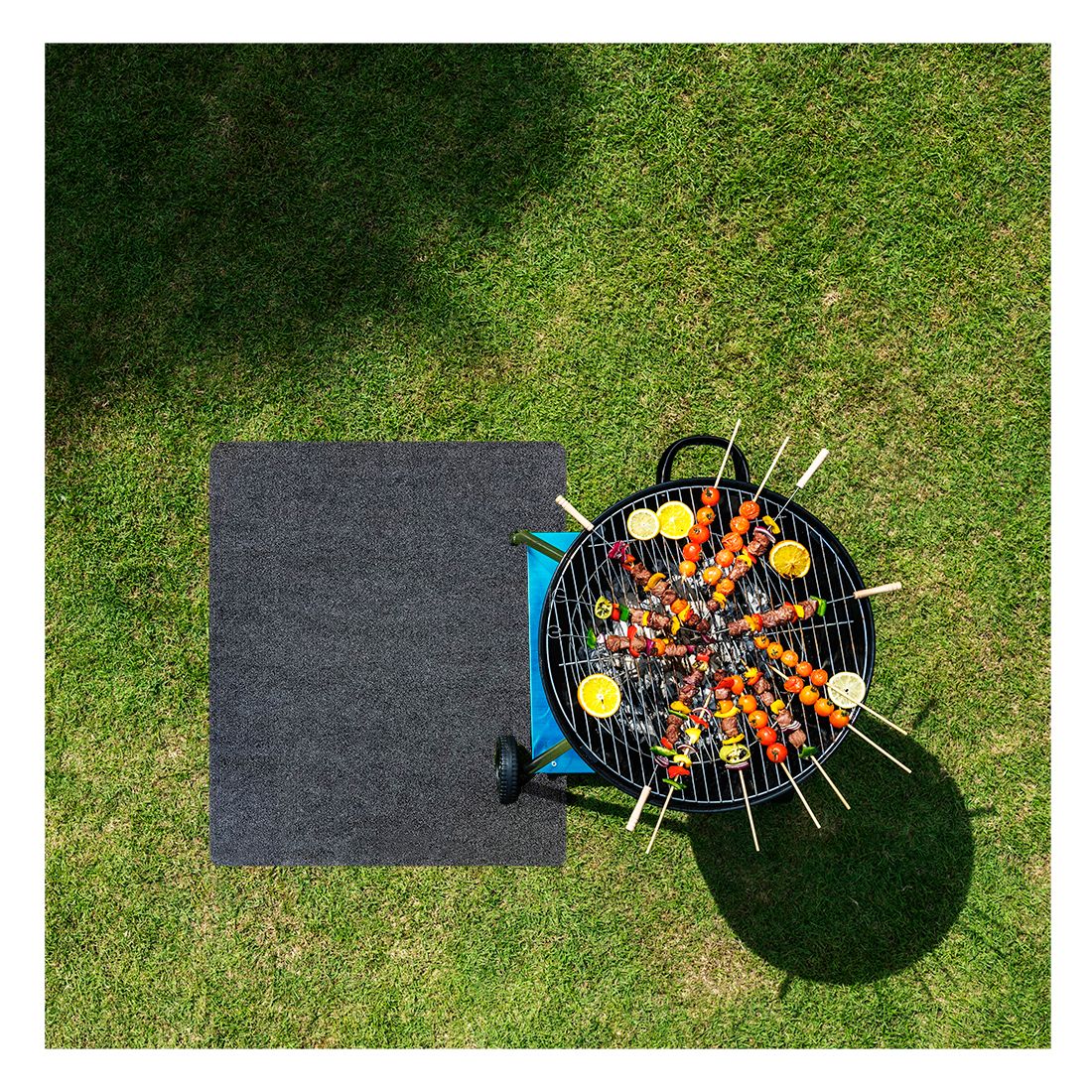 Acomoda Textile – Tapis de barbecue ignifuge noir avec revêtement antidérapant 100 x 120 cm. Tapis réglable et facile à nettoyer pour protéger les sols intérieurs et extérieurs.