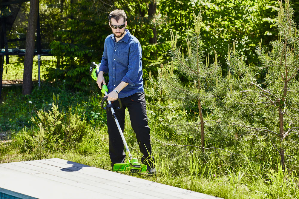 2025 Pakkekombination 24V+24V Plæneklipper 36 cm + Trimmer 33 cm (med 2 x 2 Ah batterier og oplader)