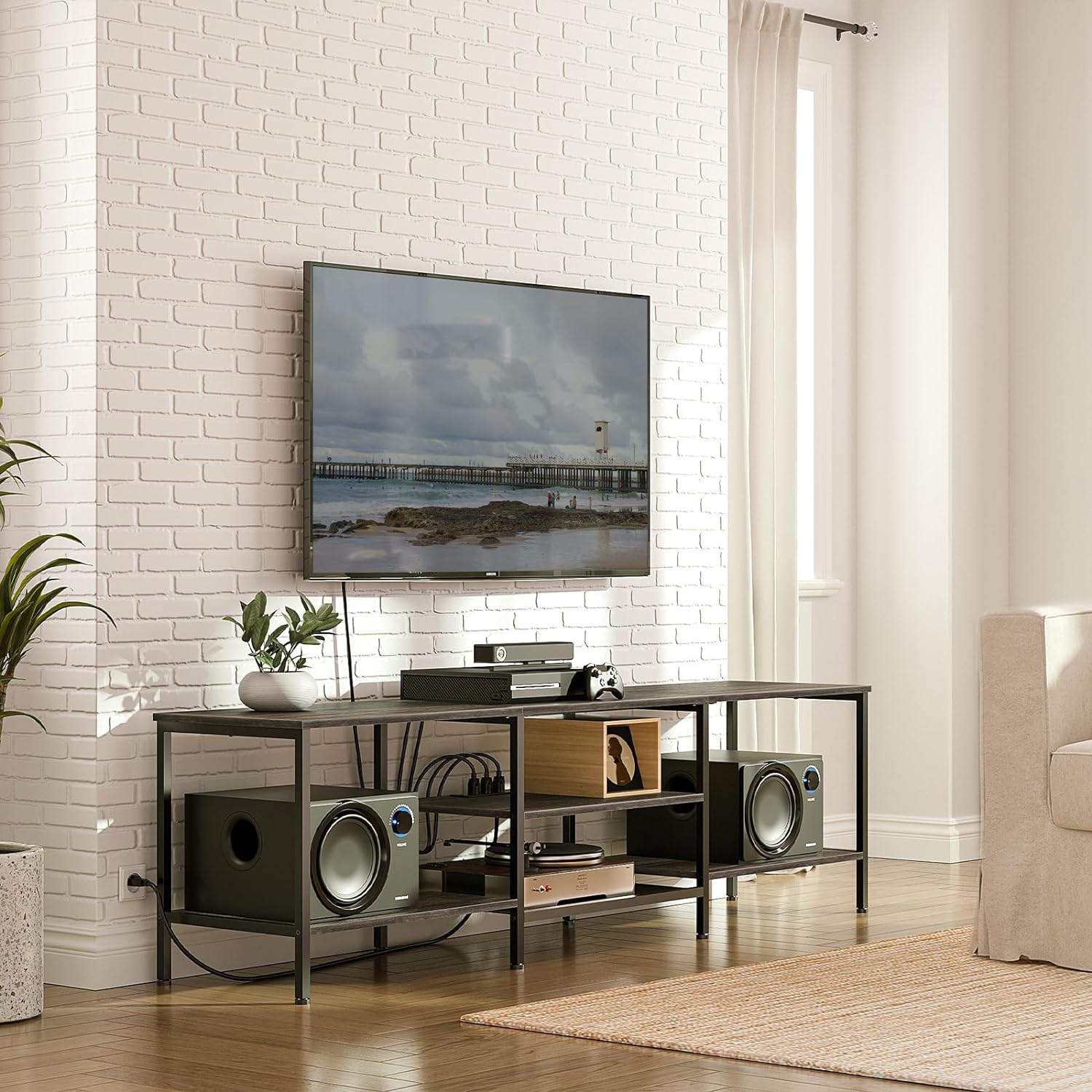TV-Ständer mit integrierten Steckdosen für Fernseher bis zu 75 Zoll, Konsolentisch mit offenen Regalen, Entertainment-Center im Industrial-Stil für Wohn- oder Schlafzimmer, Rustikales Braun und Schwarz BF60DS01