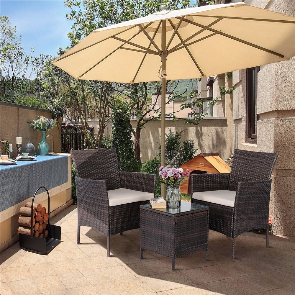 Brunt udendørs bord- og stolesæt til altan eller have