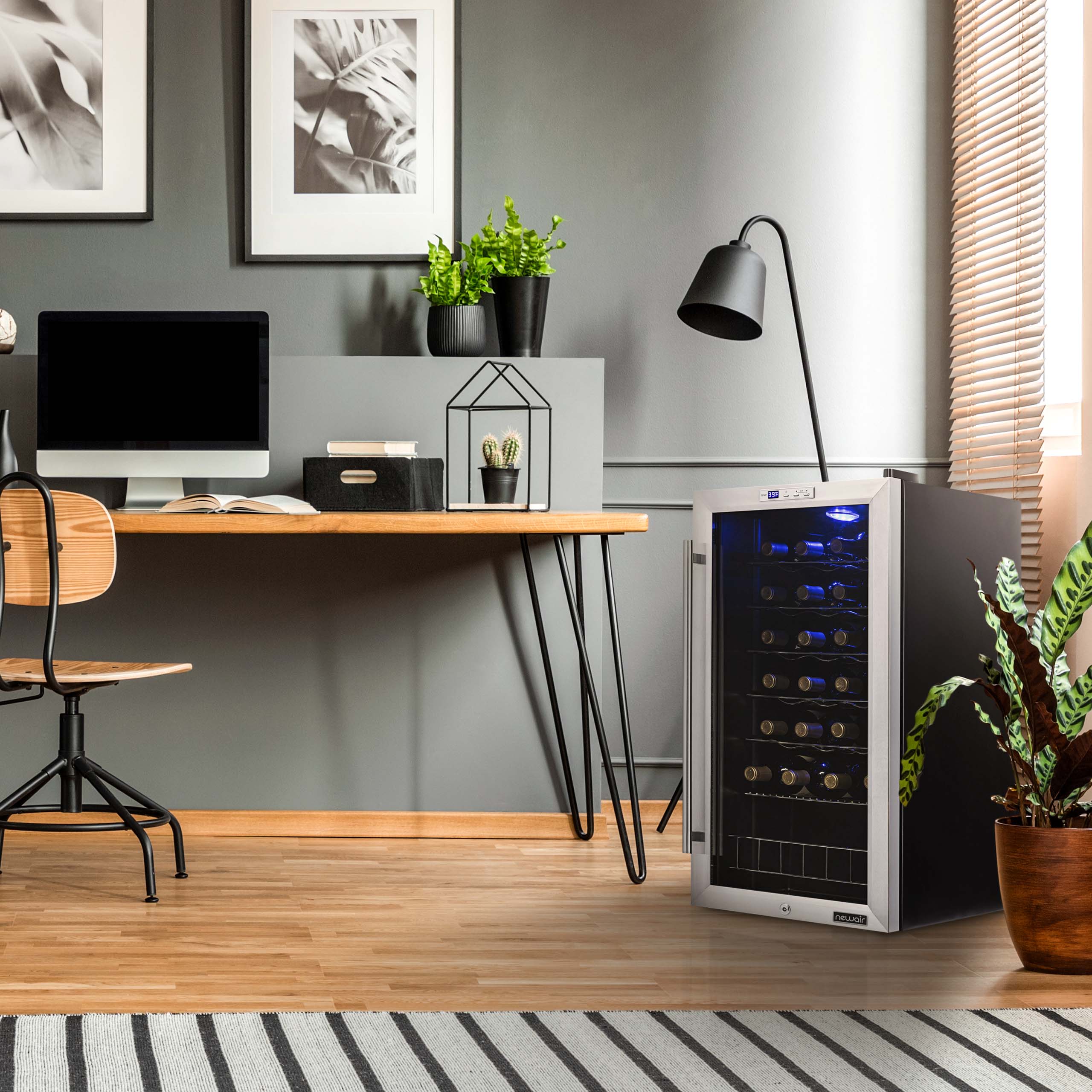 2025 Newair® Fritstående vinkøleskab i rustfrit stål – 27 flasker – 16,9
