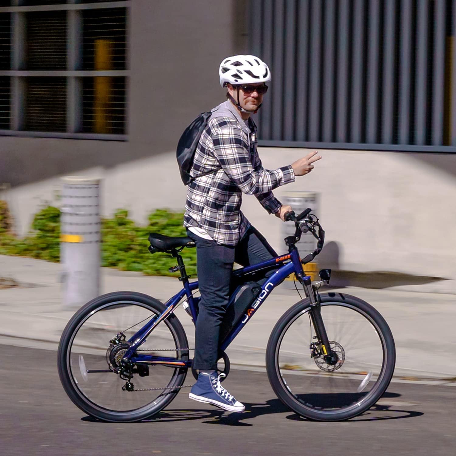 Vélo électrique Jasion EB5 pour adultes avec batterie amovible de 360 ​​Wh, 64 km, 32 km/h, VTT électrique de ville avec moteur de 350 W, 7 vitesses, pneus de 26 pouces et suspension avant.