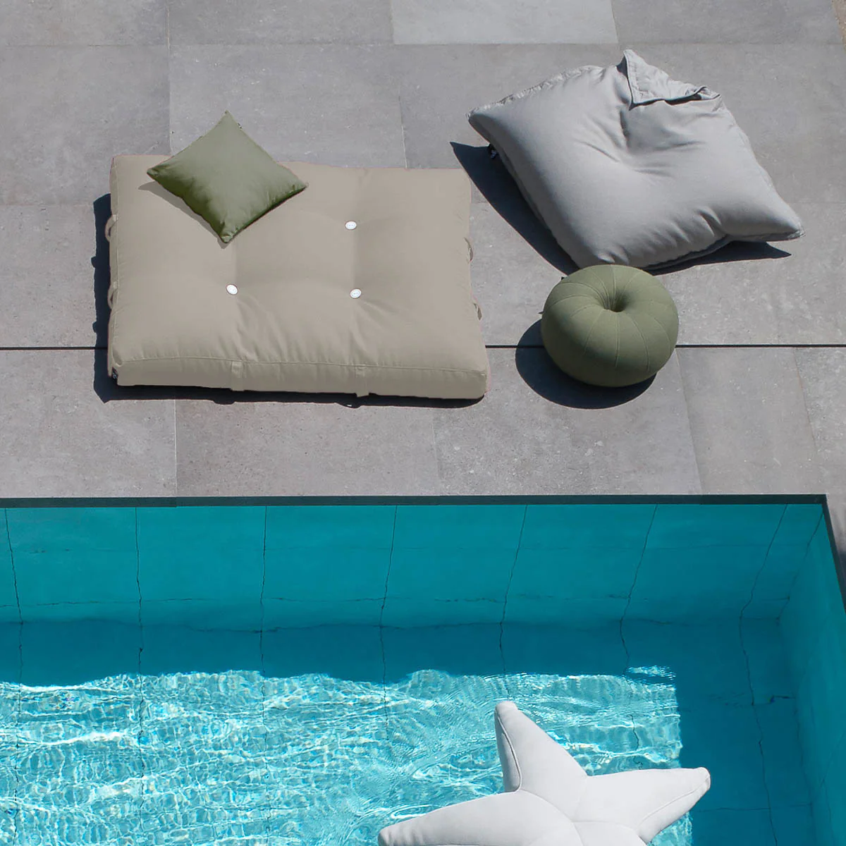 Bali schwimmender Liegestuhl