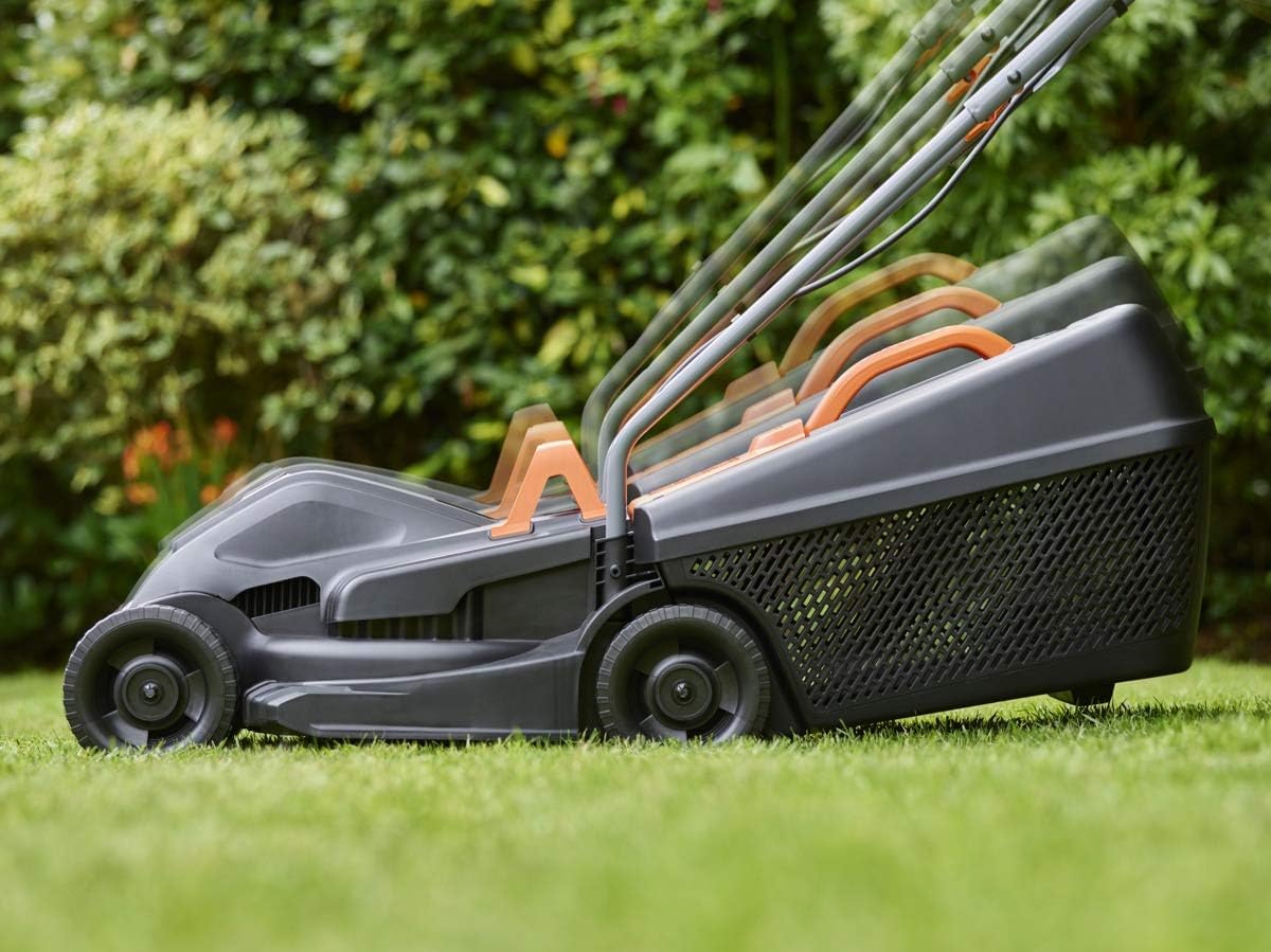 BLACK+DECKER Fahrrad-Rasenmäher, 1600 W, 38 cm Schnittbreite, E-Antrieb, EdgeMax und SoftTouch, 6 Schnitthöhen, 45-Liter-Fangbehälter, BEMW471BH