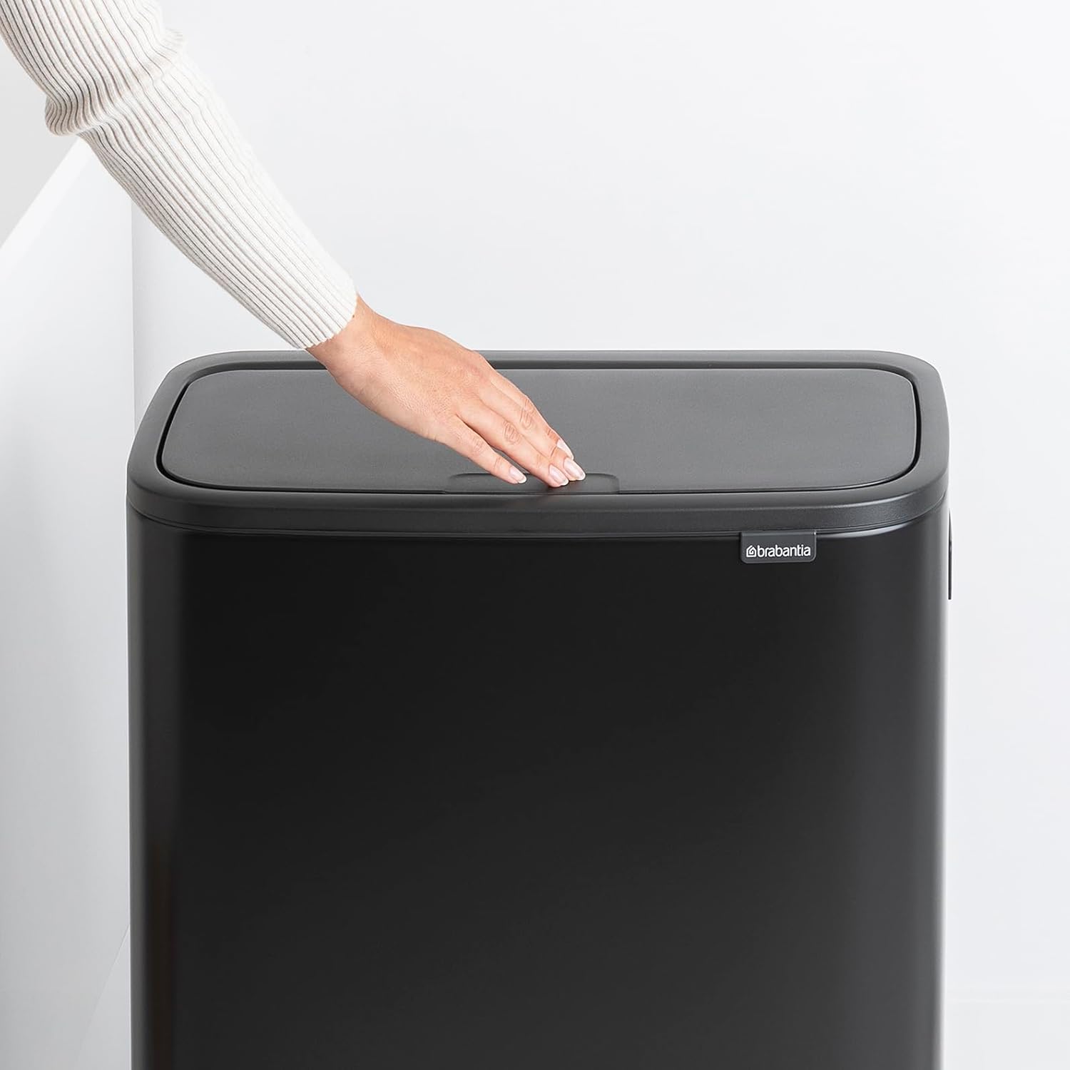 Brabantia Bo Hi Touch Ein-Knopf-Öffnungsmechanismus, 2 x 30-Liter-Abfalleimer mit Füßen, weiß
