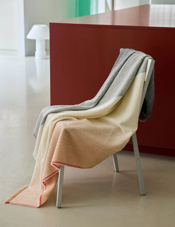Carte Postale Throw - Grey