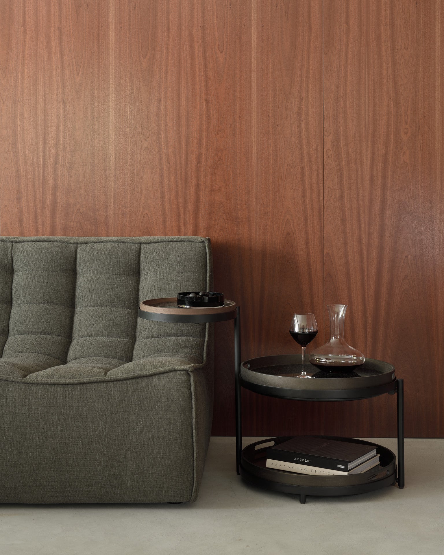 Mesa auxiliar con bandeja giratoria