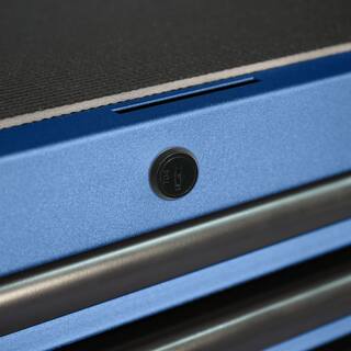 2025 Husky kombinationsværktøjskasse med 23 skuffer og hjul – 136 cm (B) x 51 cm (D) i matblå