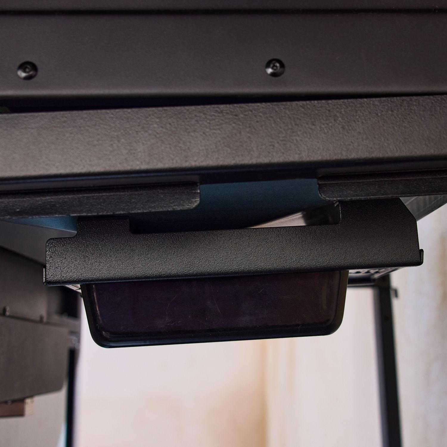 Gasgrill mit 5 Brennern + 1 Seitenbrenner, Schwarz